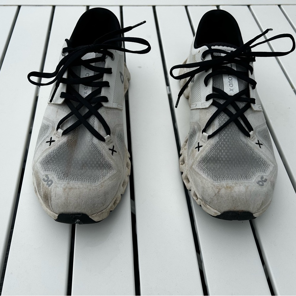 White men size 9 On Cloud